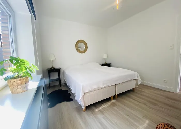 Lovely, Renovated Appartment, Near The Beach.